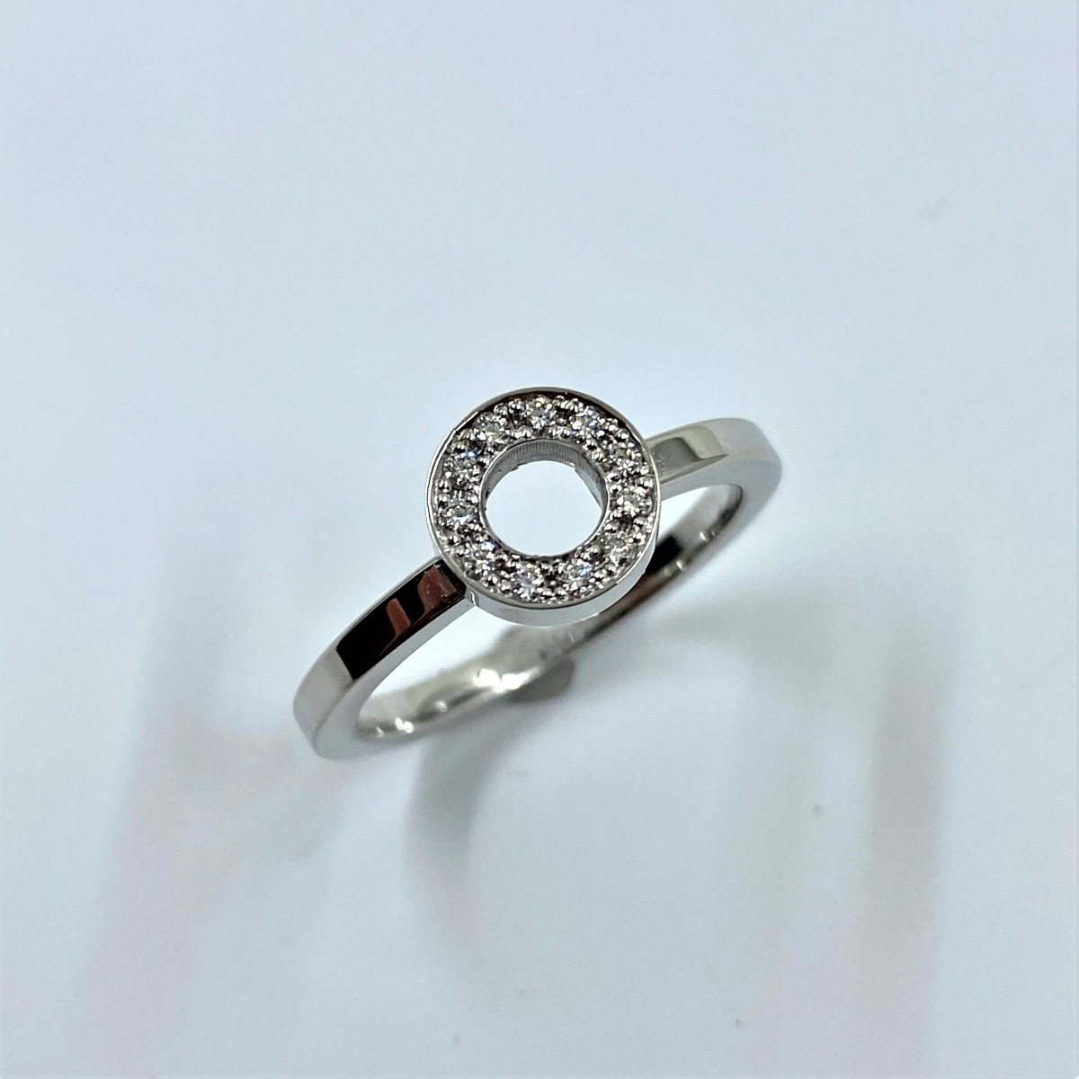 Förlovningsringar, vigselringar, rödguldsringar, diamantringar