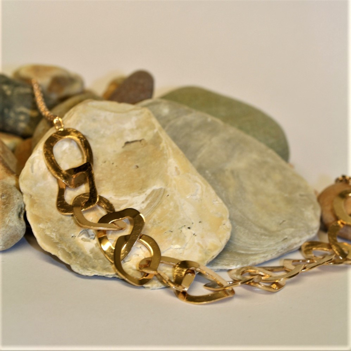 Omarbetning, guldsmycke, halsband i guld